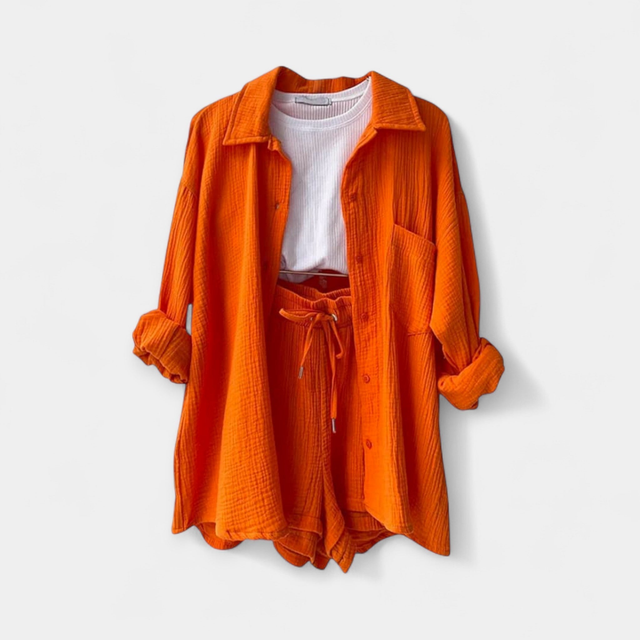 Poletni dvoslojni top s kratkimi hlačami