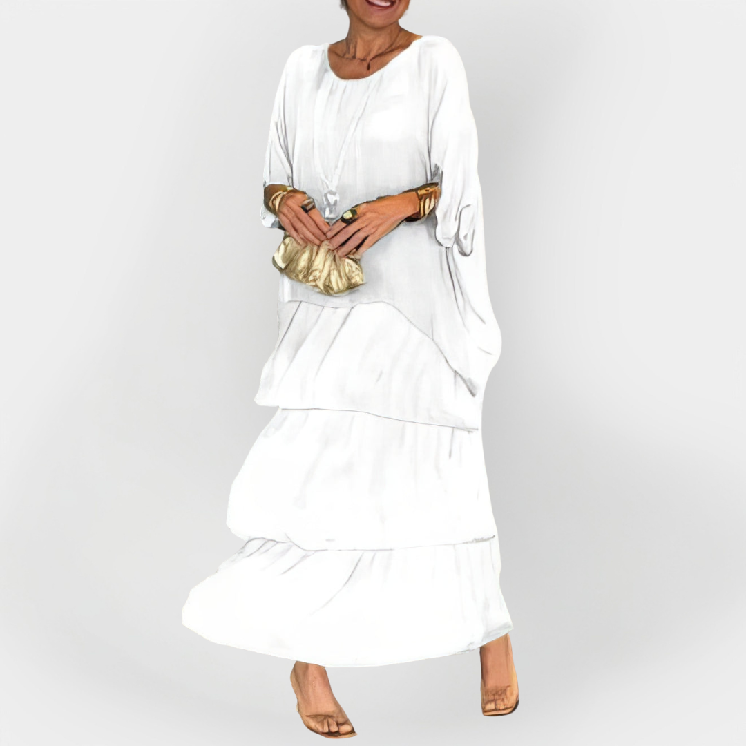 Plisirana obleka z dvojnim slojem" can be rewritten as "Dvojnoslojna plisirana obleka.