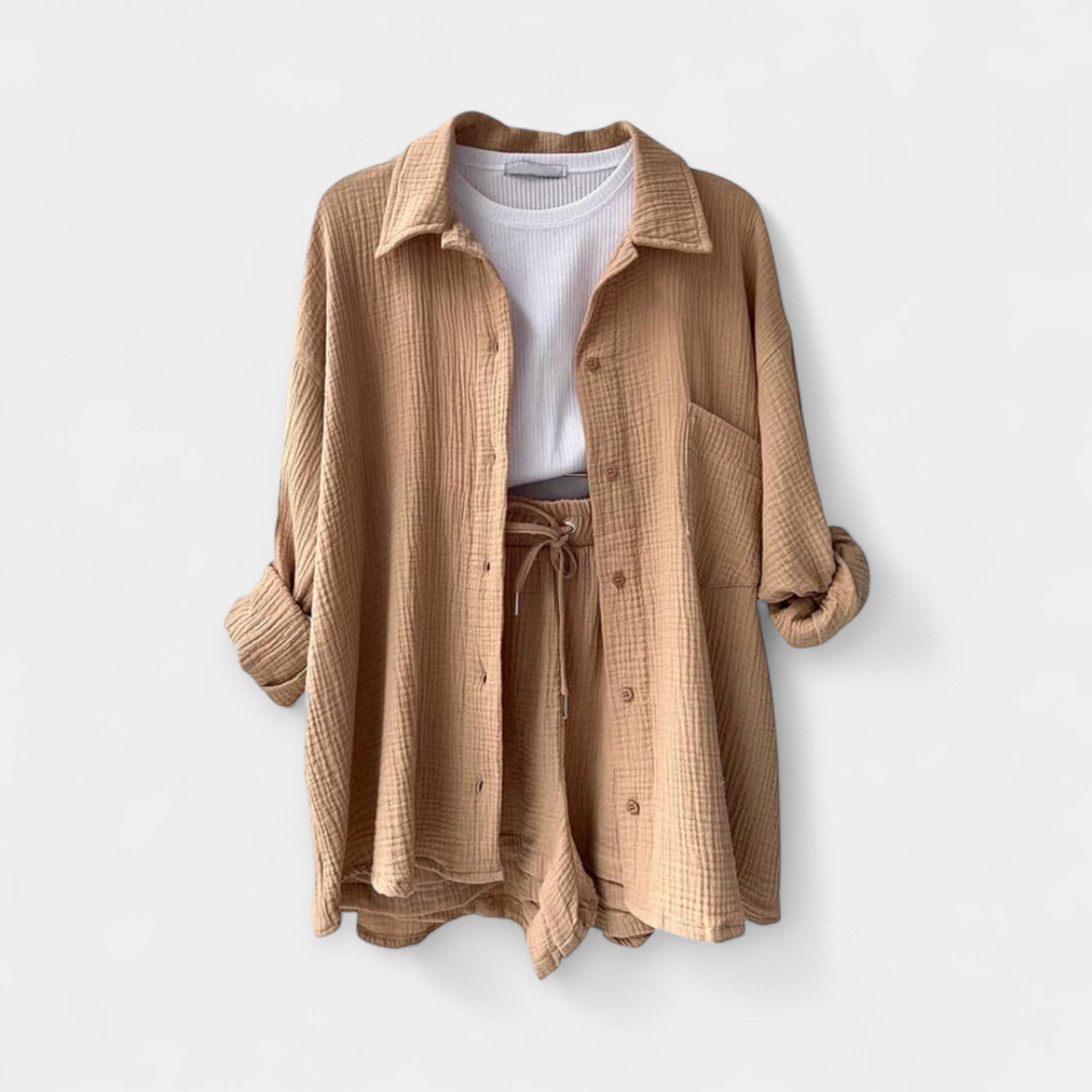 Poletni dvoslojni top s kratkimi hlačami