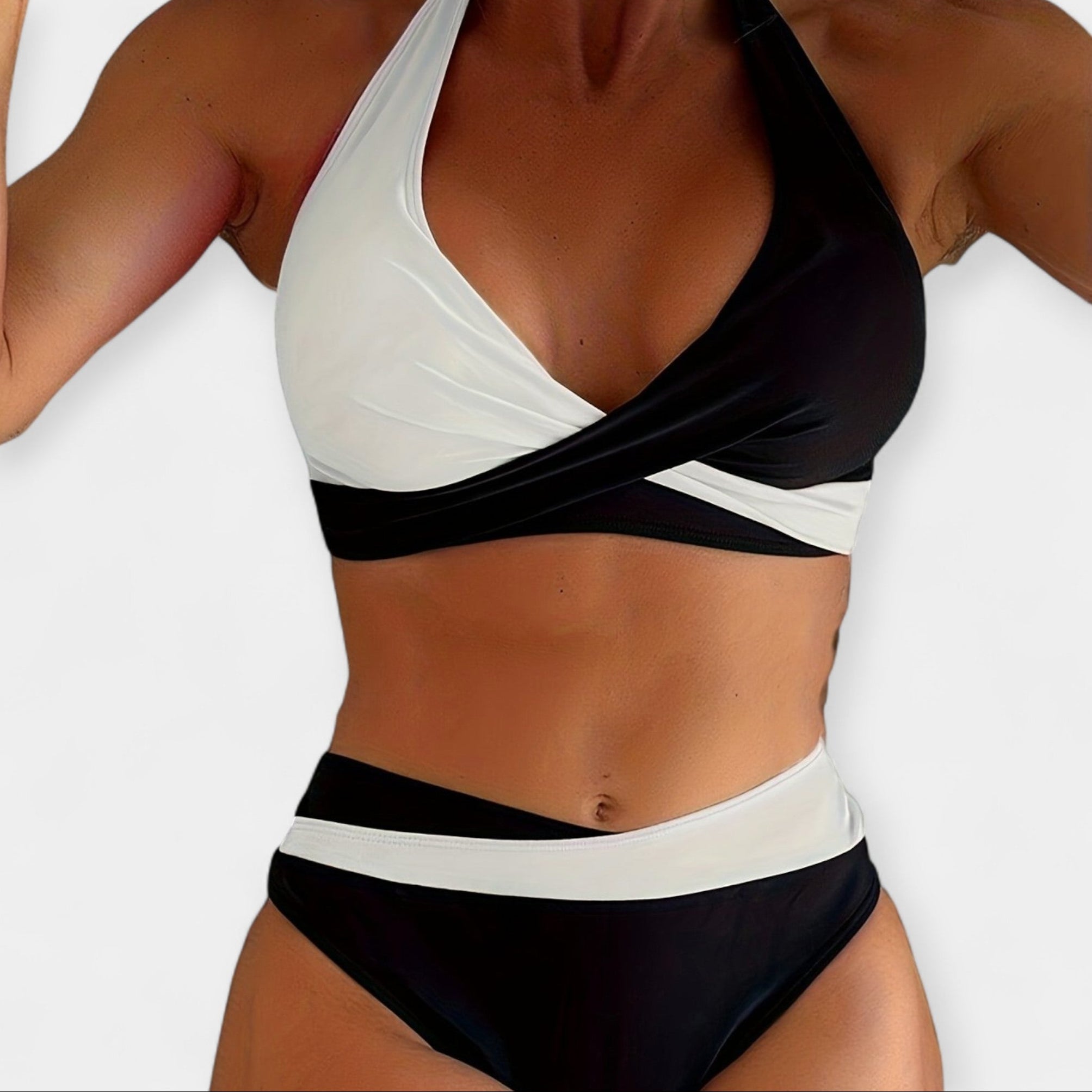 Bikini s križnim ovratnikom