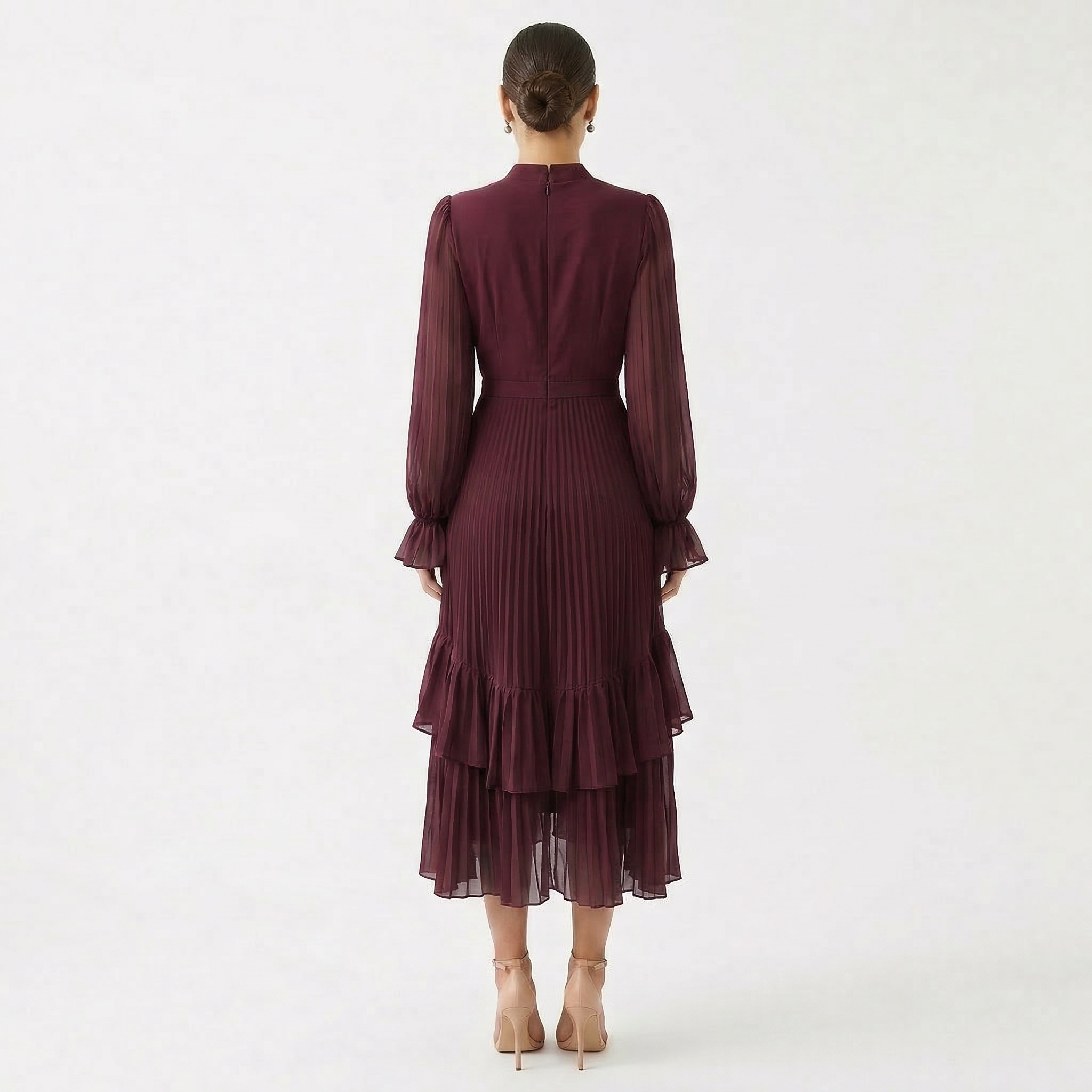 Mariana - Vestido Plissado com Mangas Fluídas e Folhos Assimétricos