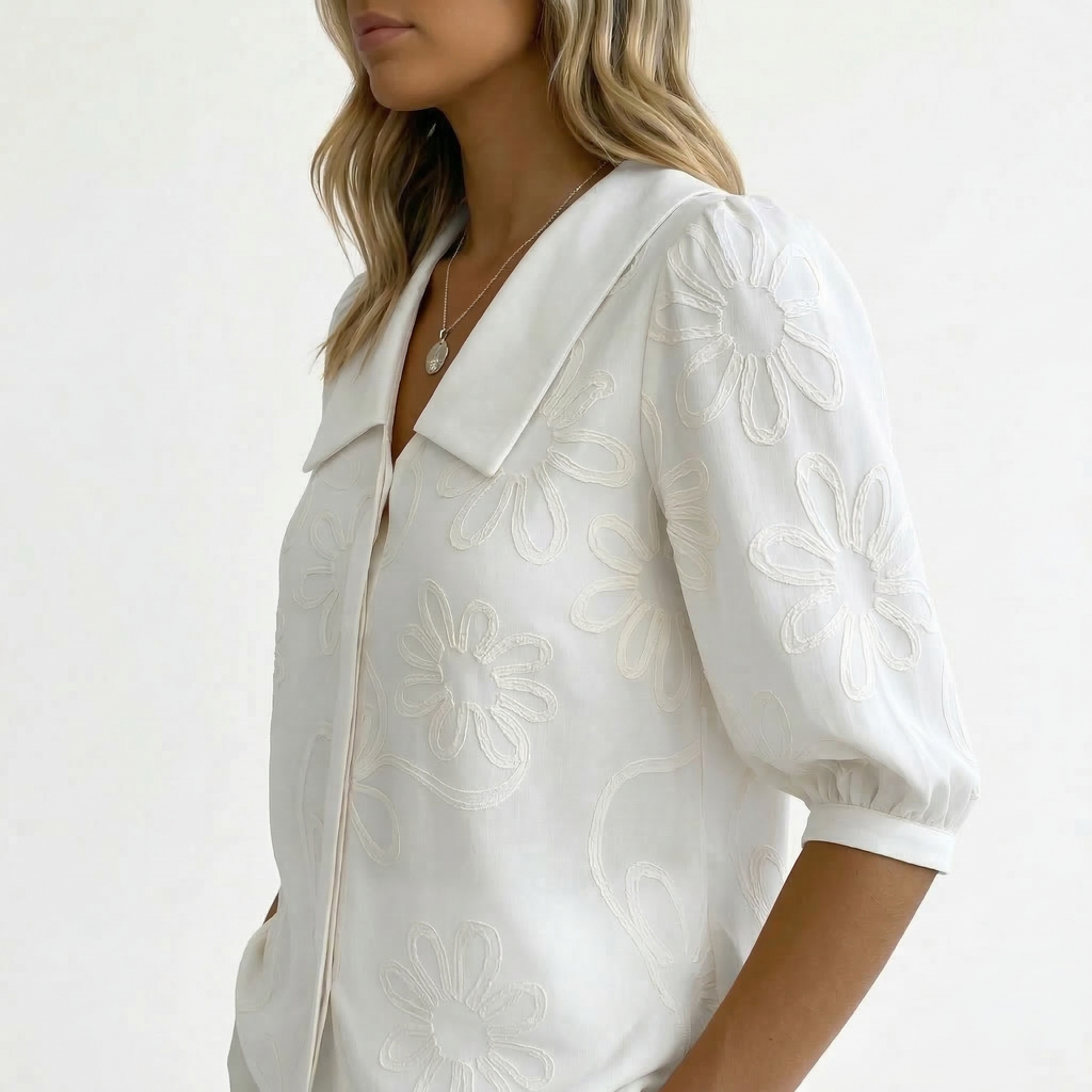 Alice - Blusa Romântica com Bordados de Margaridas