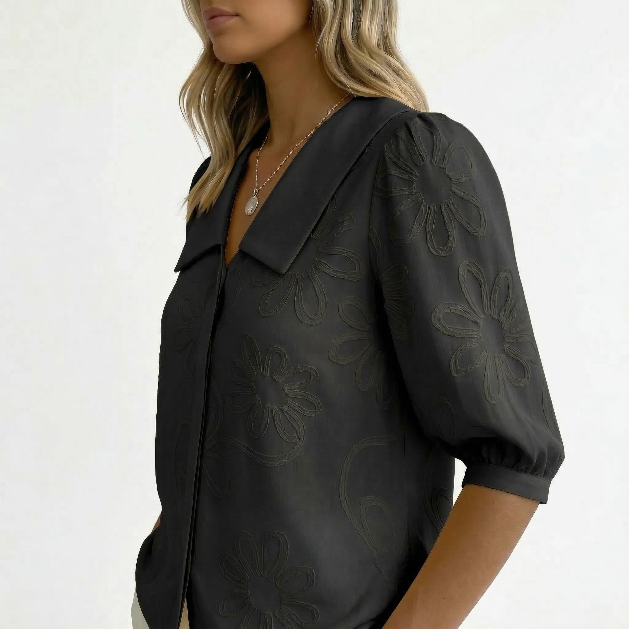 Alice - Blusa Romântica com Bordados de Margaridas