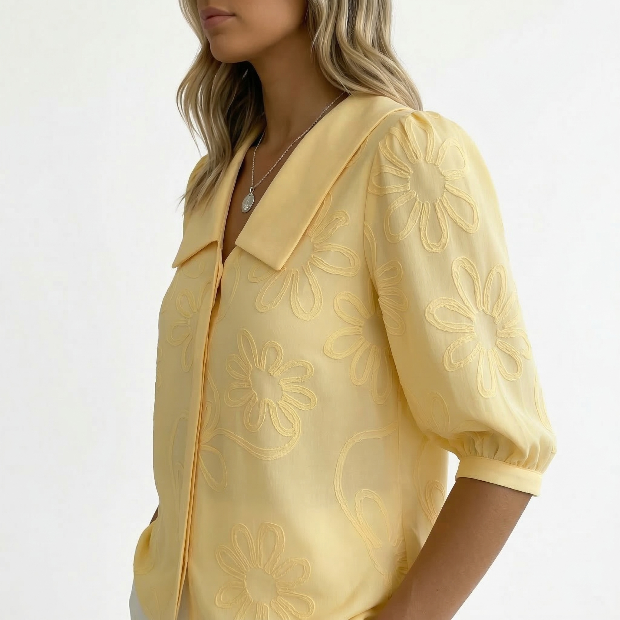 Alice - Blusa Romântica com Bordados de Margaridas