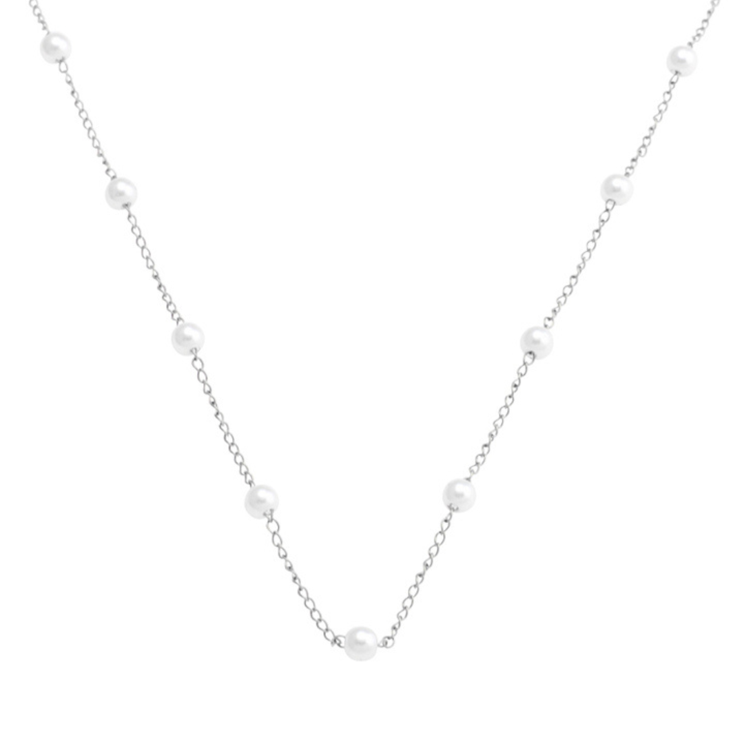 Spomini na Prvo Ljubezen" can be rewritten as "Nostalgija Prve Ljubezni.