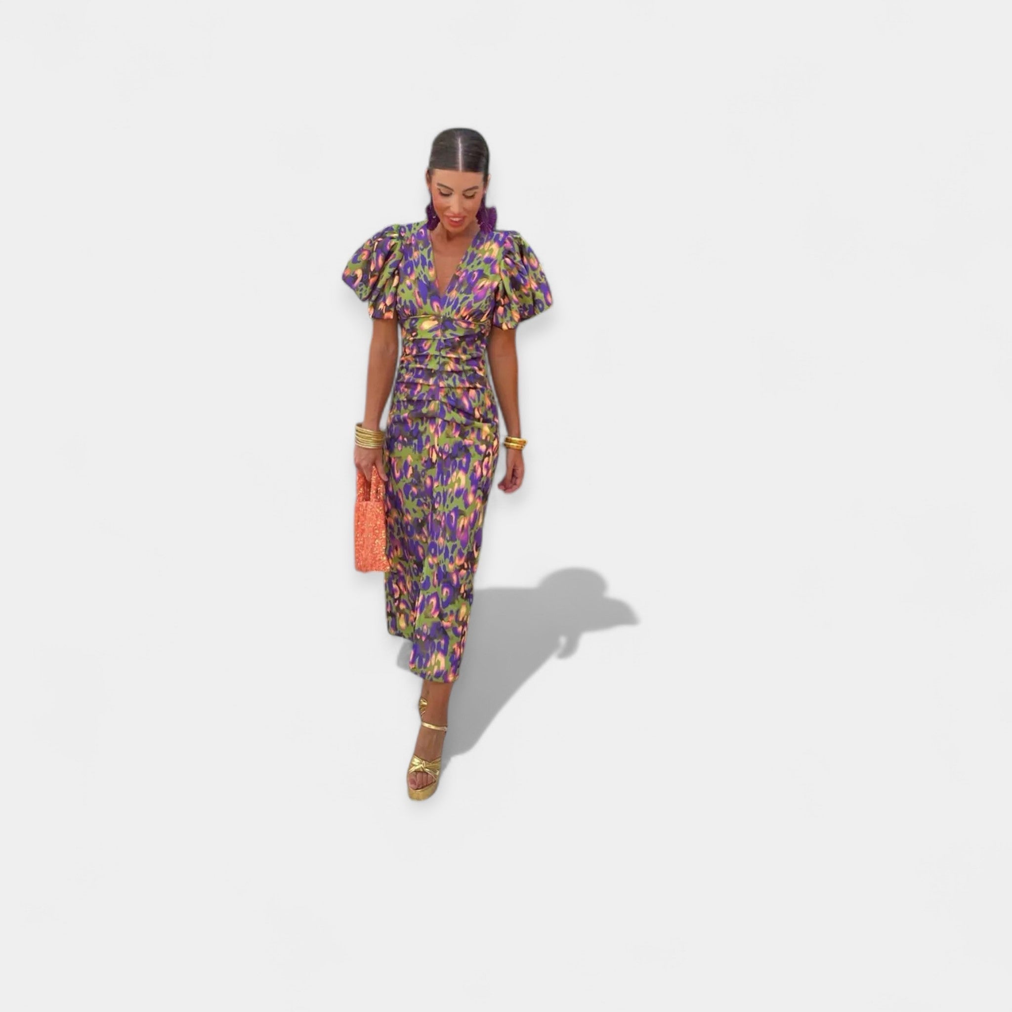 Obleka z Rokavi in Volančki" can be rewritten as "Obleka z Rokavi in Čudovitimi Volančki.