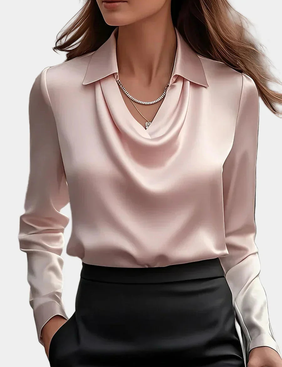 Elegantna satenasta bluzica s drapiranim ovratnikom