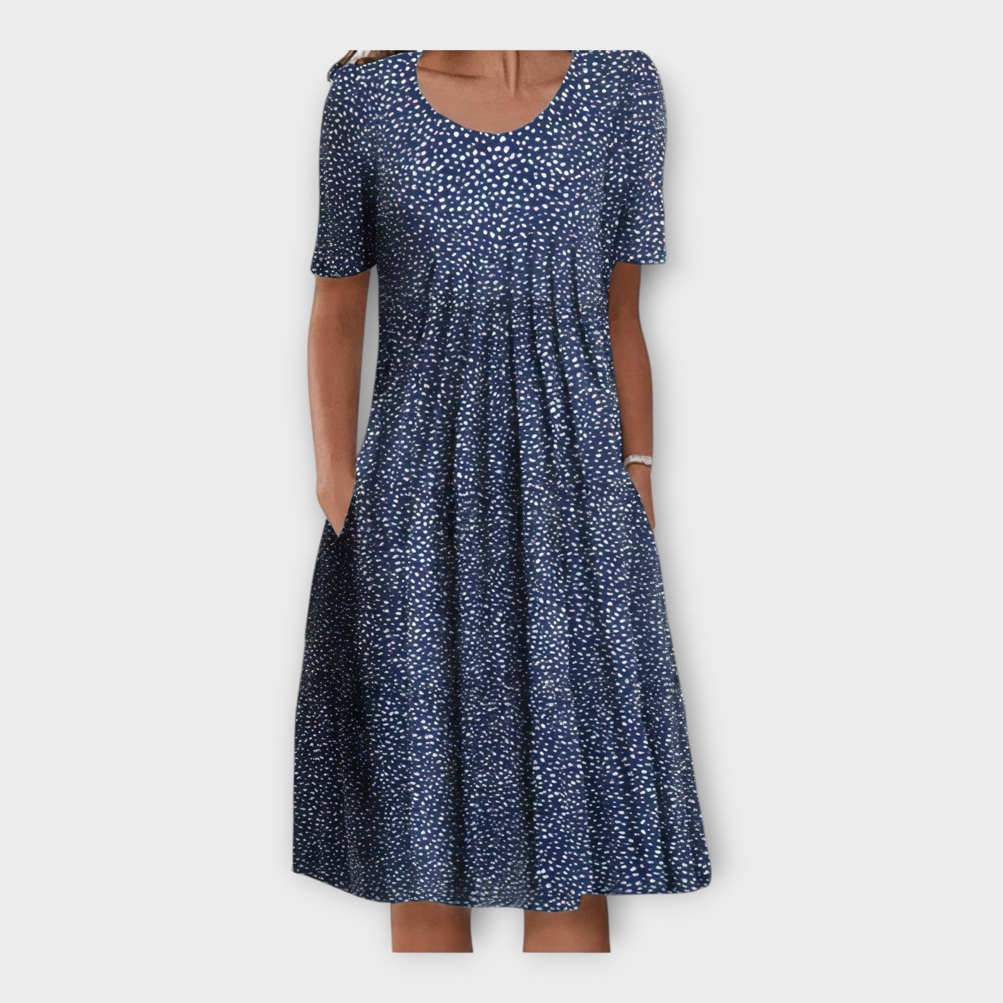 Poletna Obleka s Cvetličnim Motivi in Kratkimi Rokavi