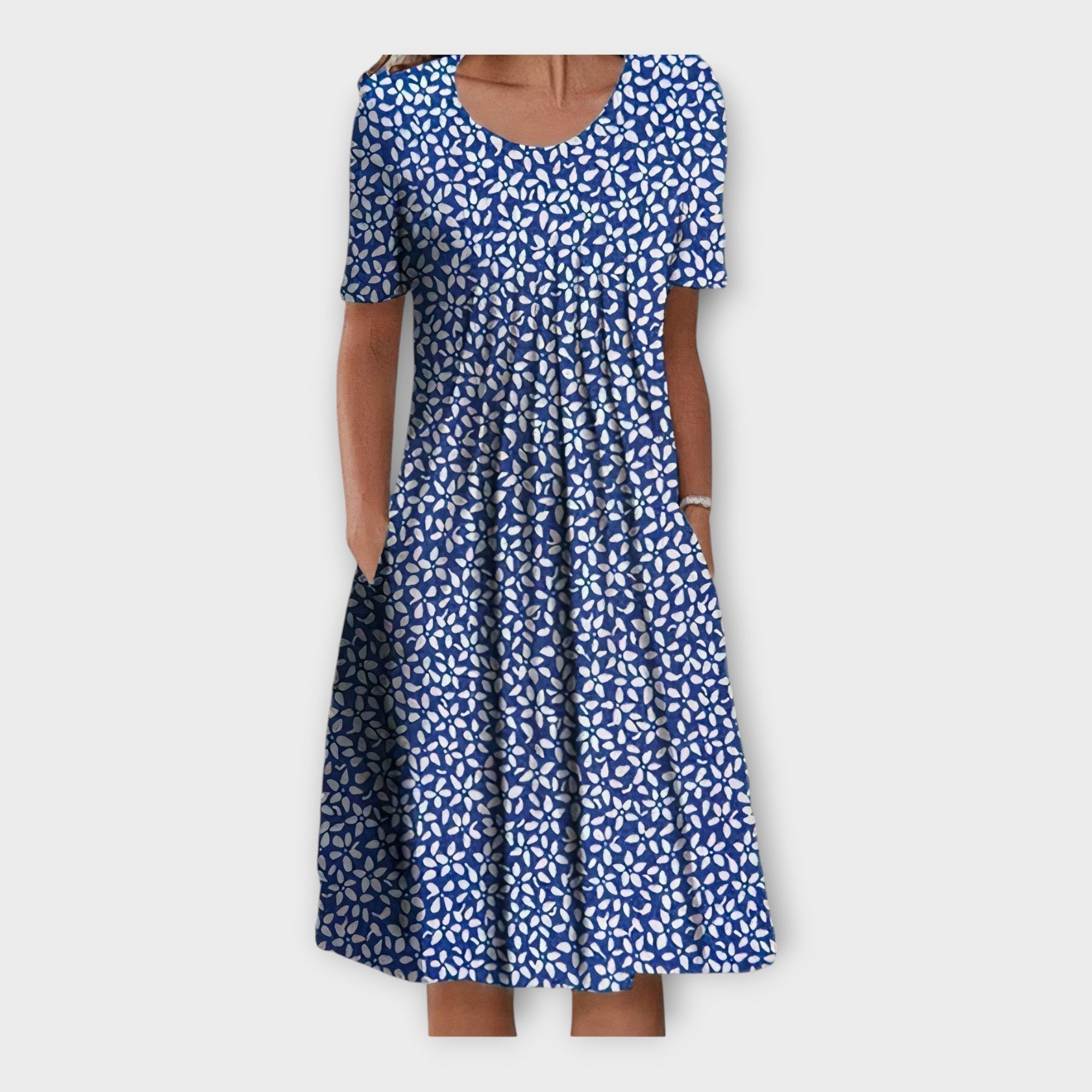 Poletna Obleka s Cvetličnim Motivi in Kratkimi Rokavi