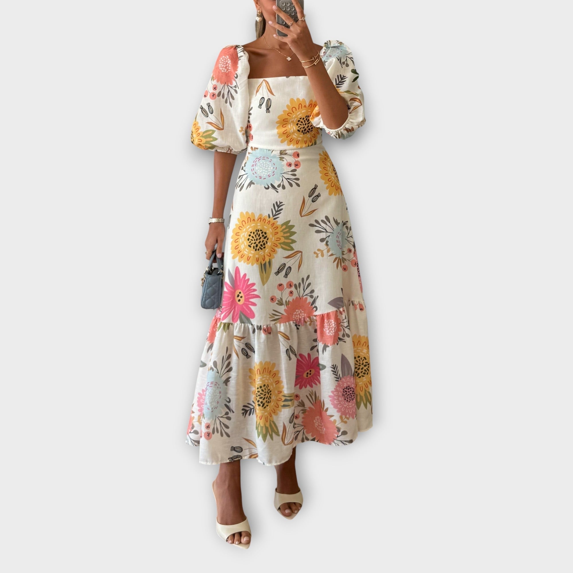 Elegantna Cvetlična Obleka z Napihnjenimi Rokavi