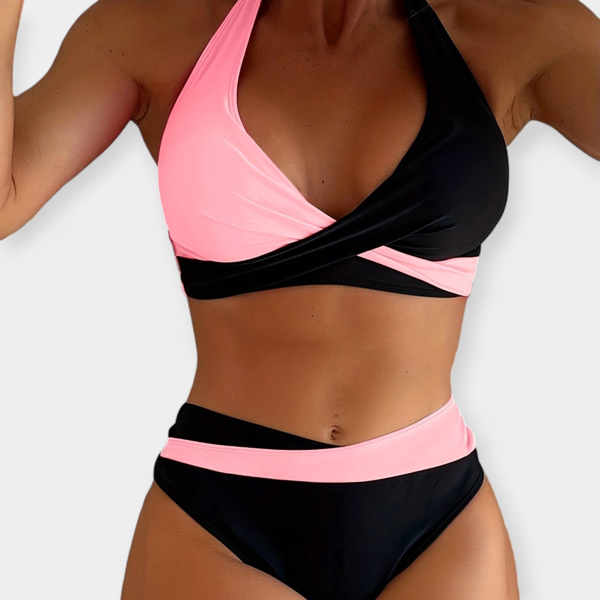 Bikini s križnim ovratnikom