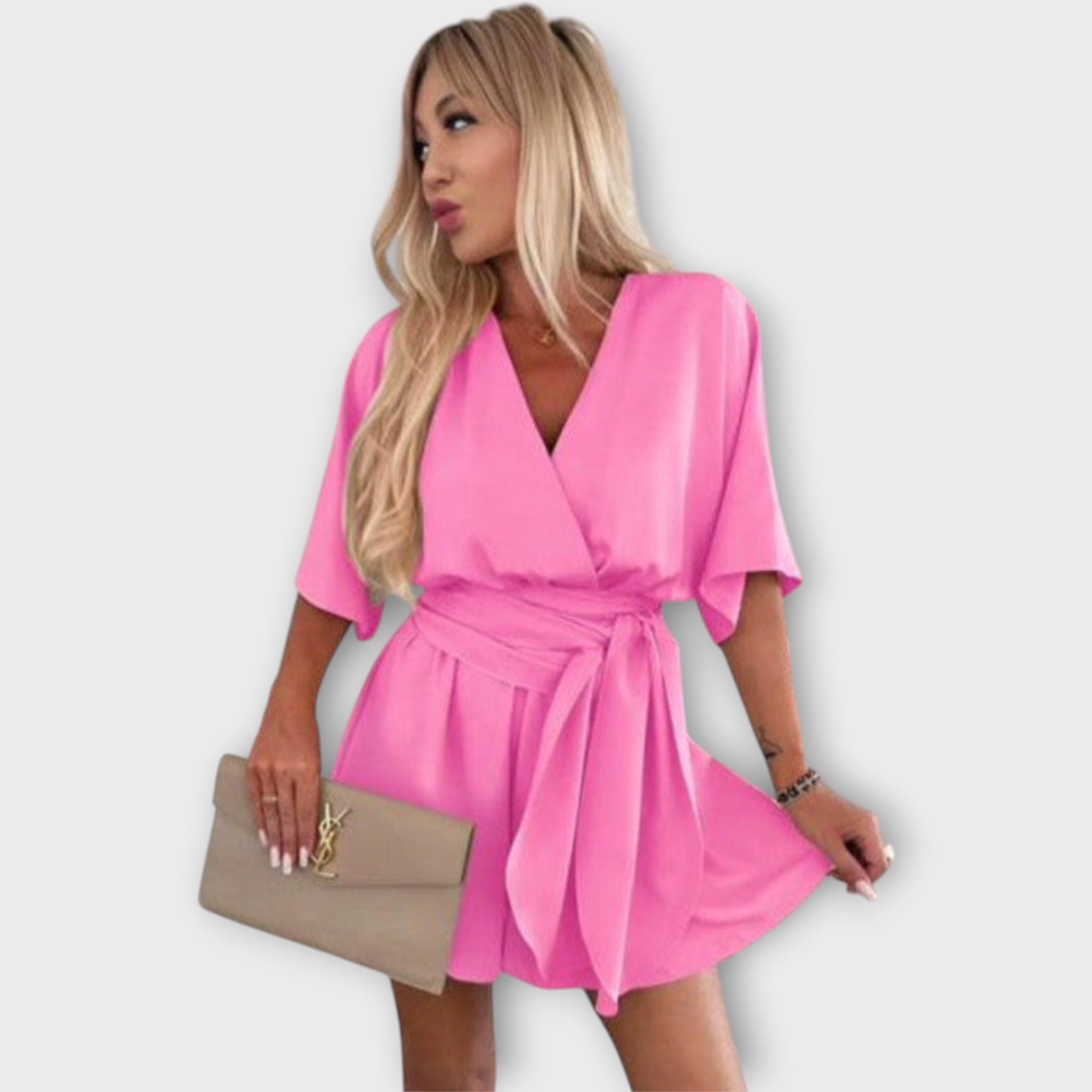 Poletna obleka z volančki in pasom