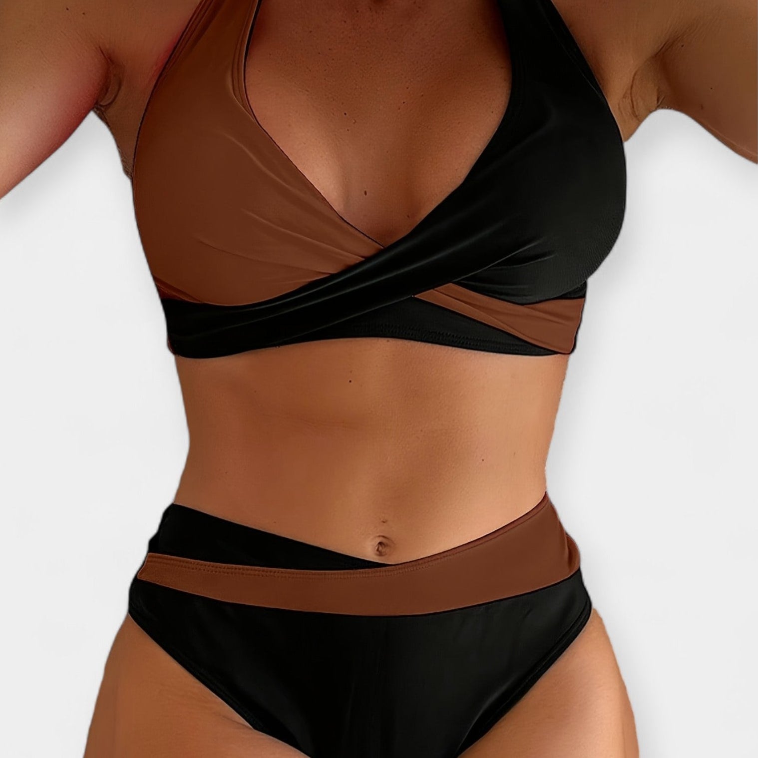 Bikini s križnim ovratnikom