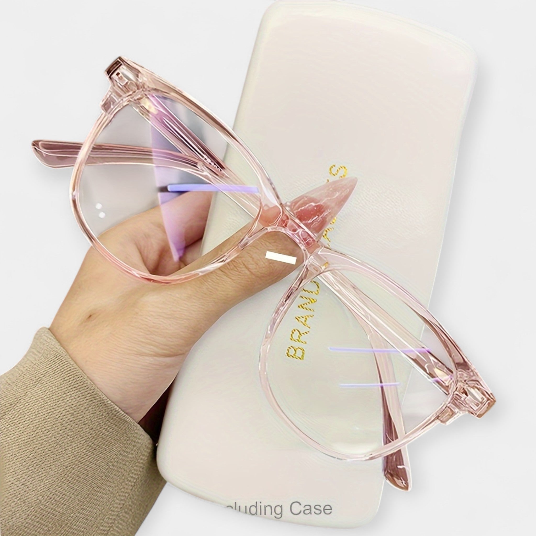 Očala za zaščito pred modro svetlobo" can be rewritten as "Očala proti modri svetlobi" or "Očala za zaščito pred modrim svetlobnim sevanjem.