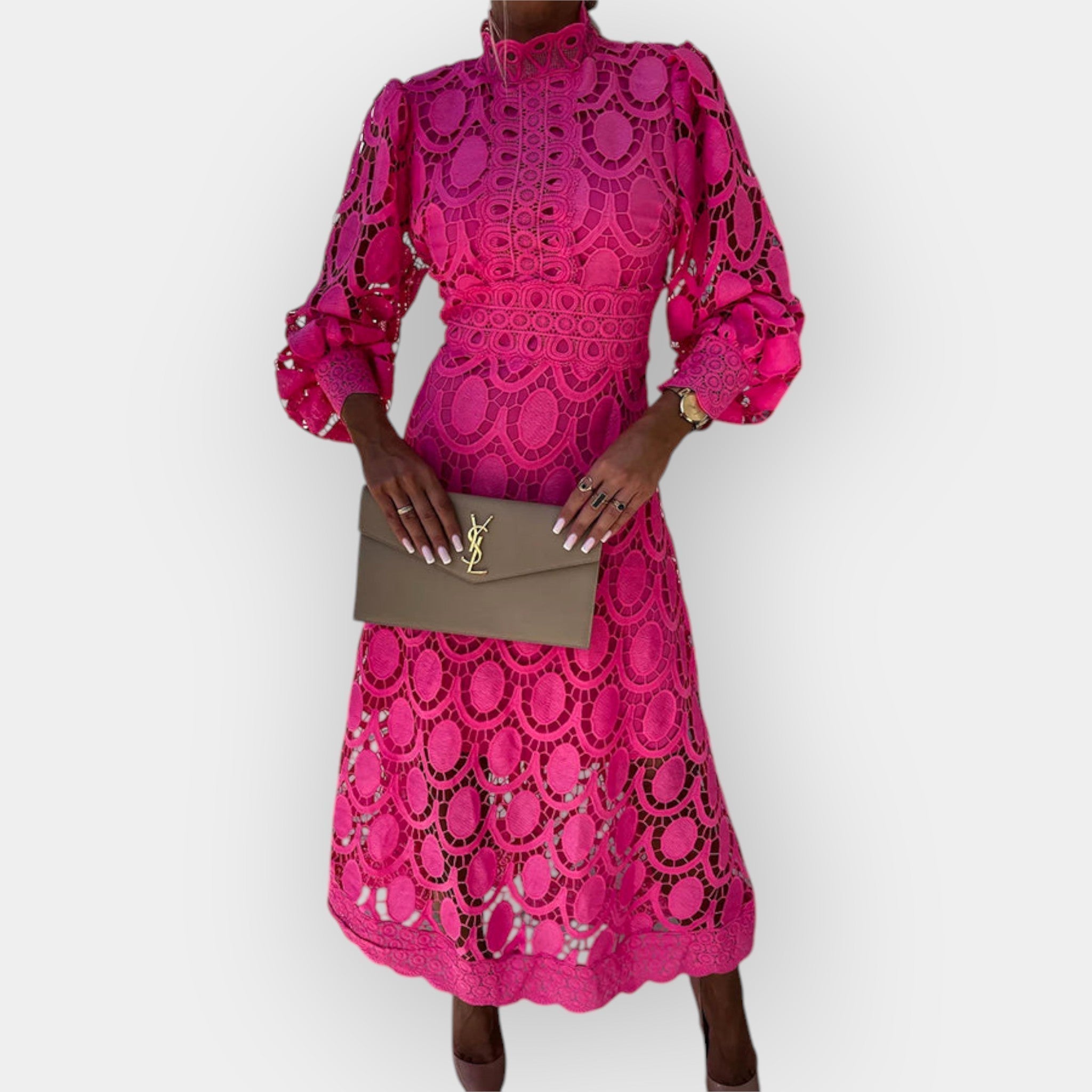 Romantična obleka s čipkastimi poudarki