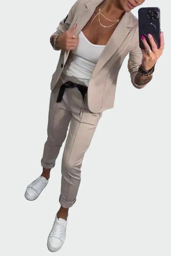 Elegantna brezskrbnost: dvodelni oblečni komplet