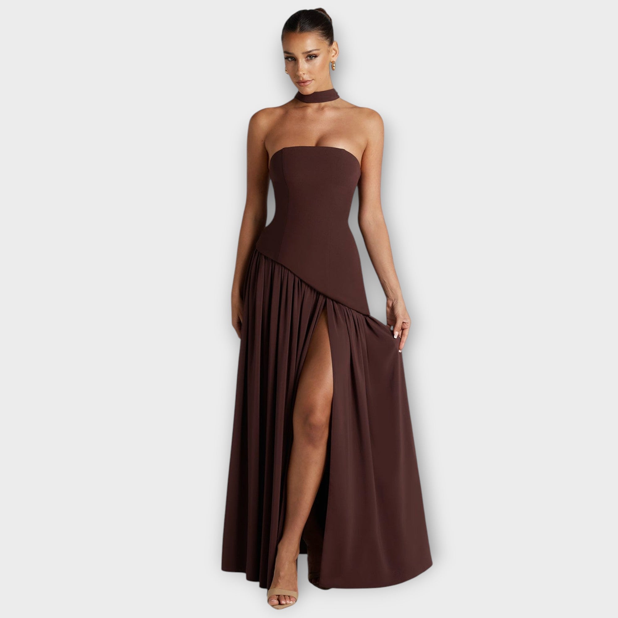 Romantična Osvetljena Formalna Oblačila" can be rewritten as "Romantična Osvetljena Eleganta Oblačila.